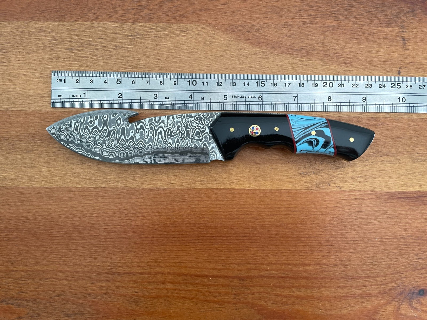 4.7 in. Damascus Steel Handmade Skinner Knife Bullhorn / Leather Sheath
