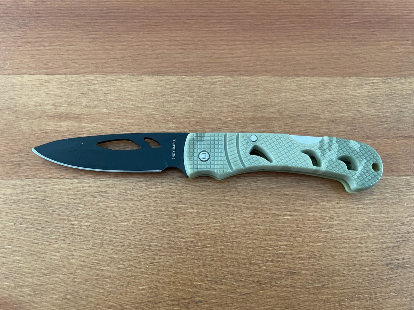 2.95" Lightweight Tactical Knife Black Blade Plastic Camouflage Handle - Spain