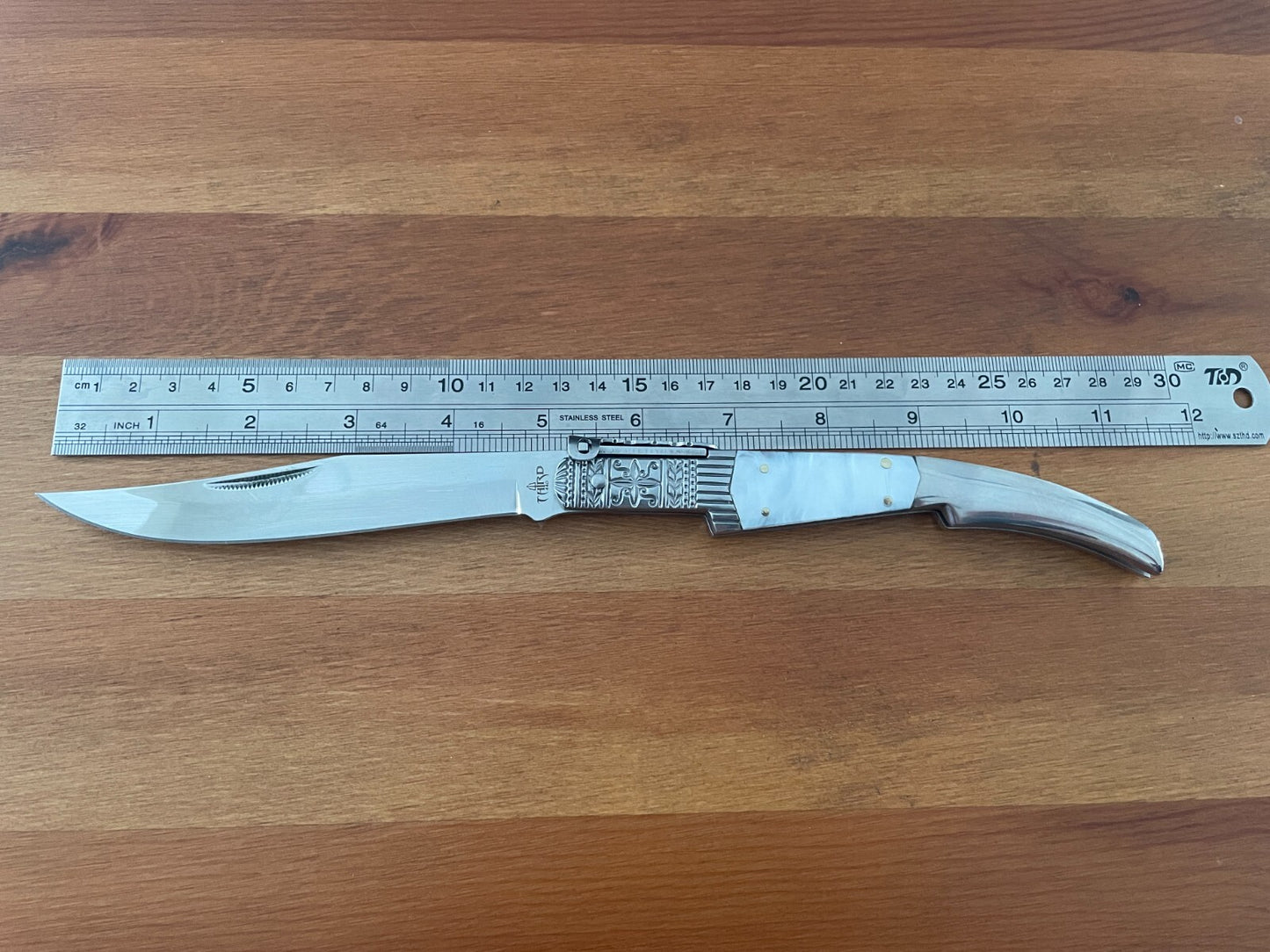 5.1" Arabian Style Navaja with Ratchet Pocket Knife White Acrylic Scales - Spain