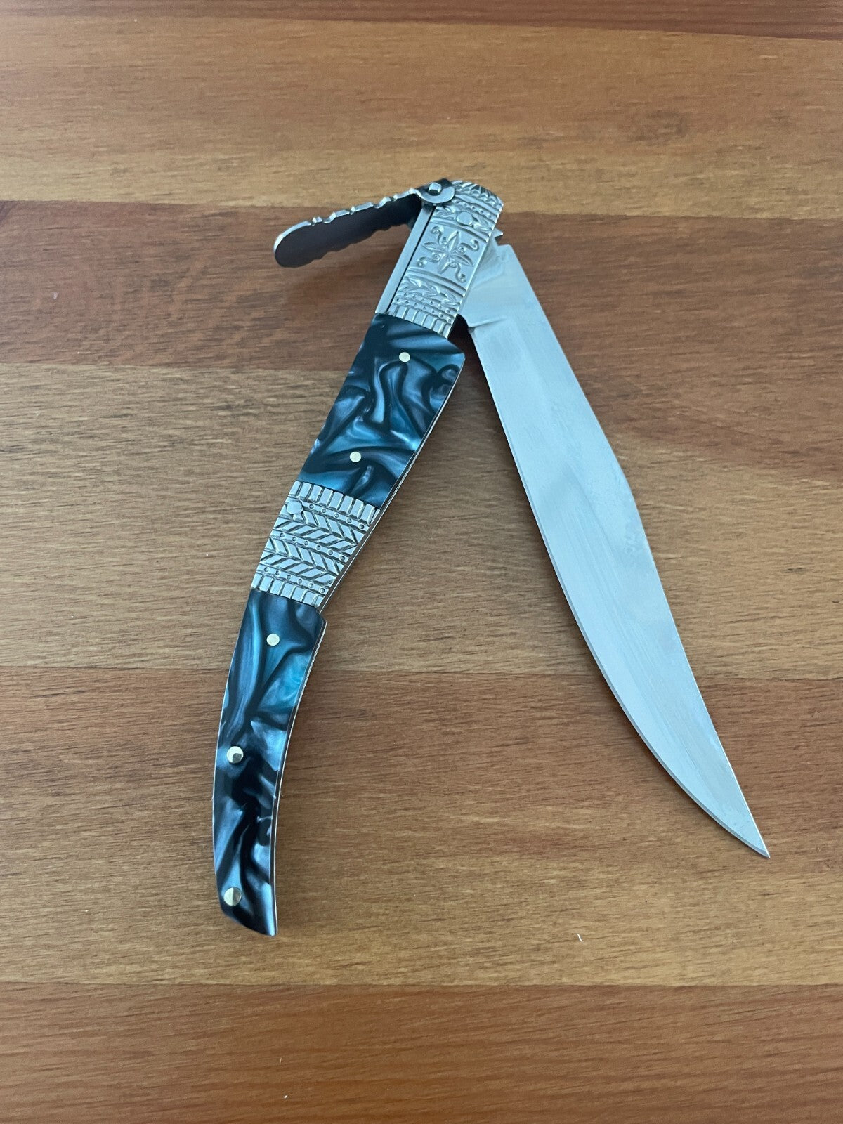 5.1" Arabian Style Navaja with Ratchet Pocket Knife Blue Acrylic Scales - Spain
