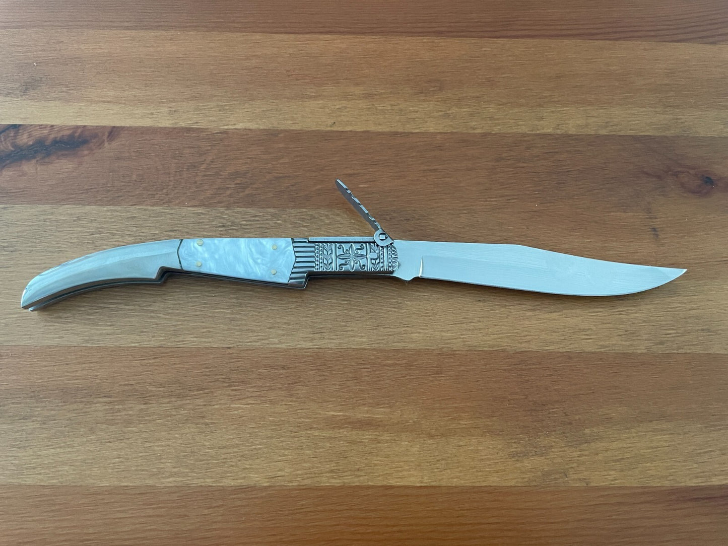 5.1" Arabian Style Navaja with Ratchet Pocket Knife White Acrylic Scales - Spain