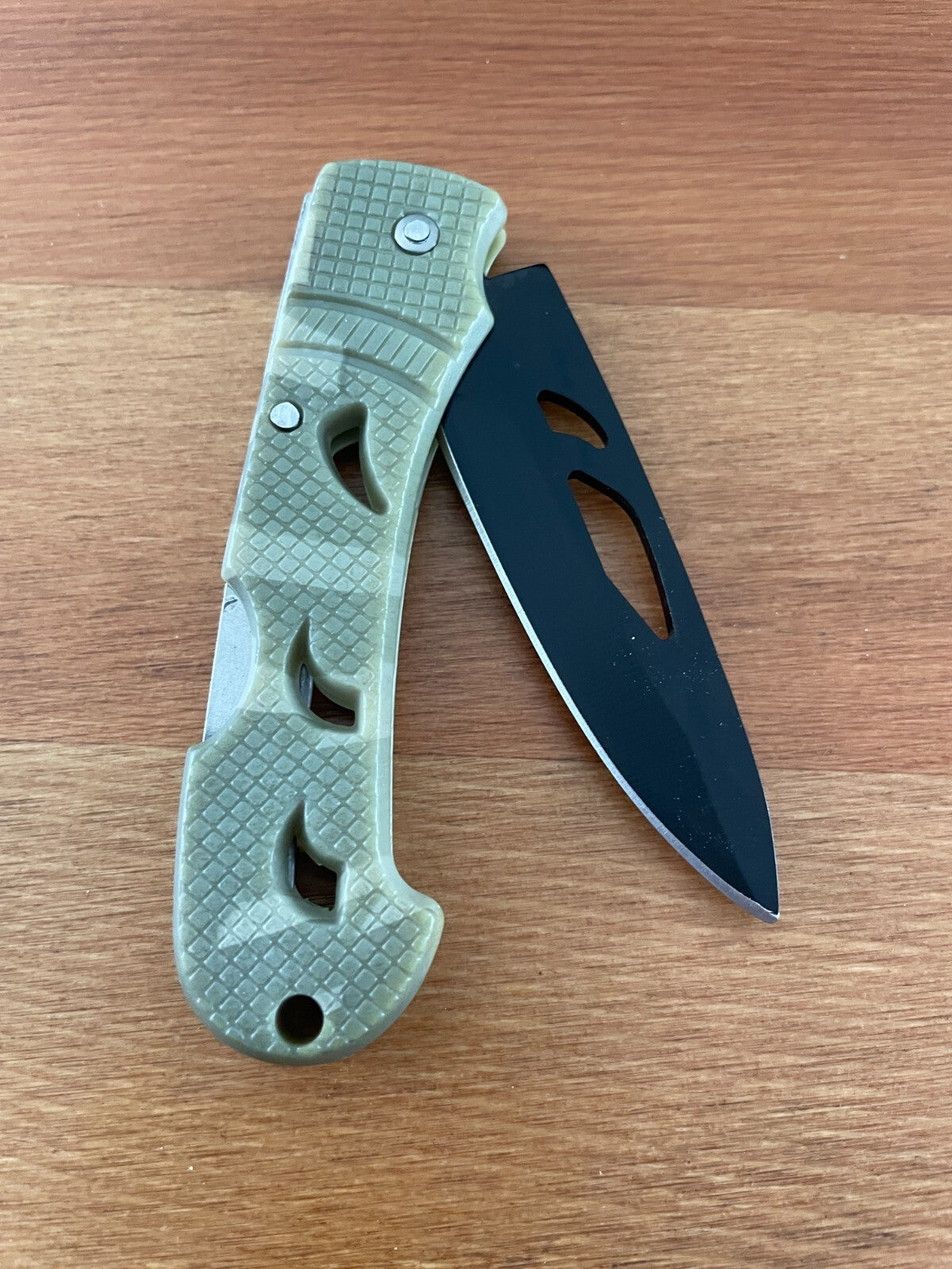 2.95" Lightweight Tactical Knife Black Blade Plastic Camouflage Handle - Spain