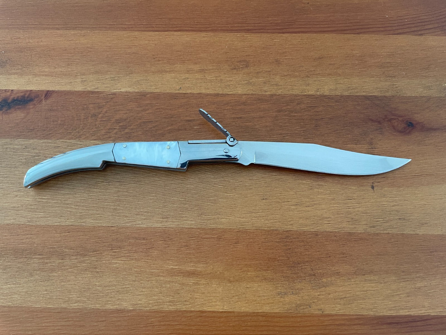 5.1" Arabian Style Navaja with Ratchet Pocket Knife White Acrylic Scales - Spain