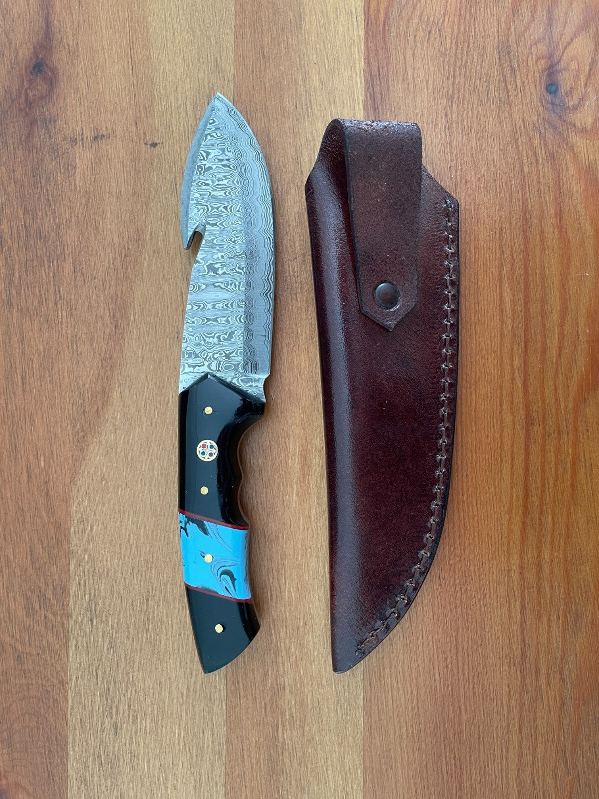 4.7 in. Damascus Steel Handmade Skinner Knife Bullhorn / Leather Sheath