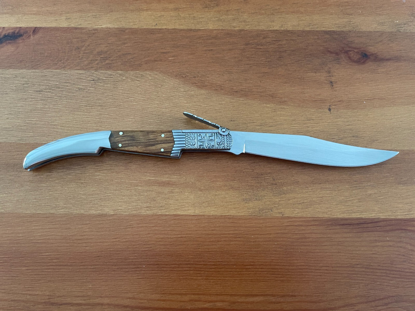 5.1" Arabian Style Navaja with Ratchet Pocket Knife Olive Wood and Steel Handle