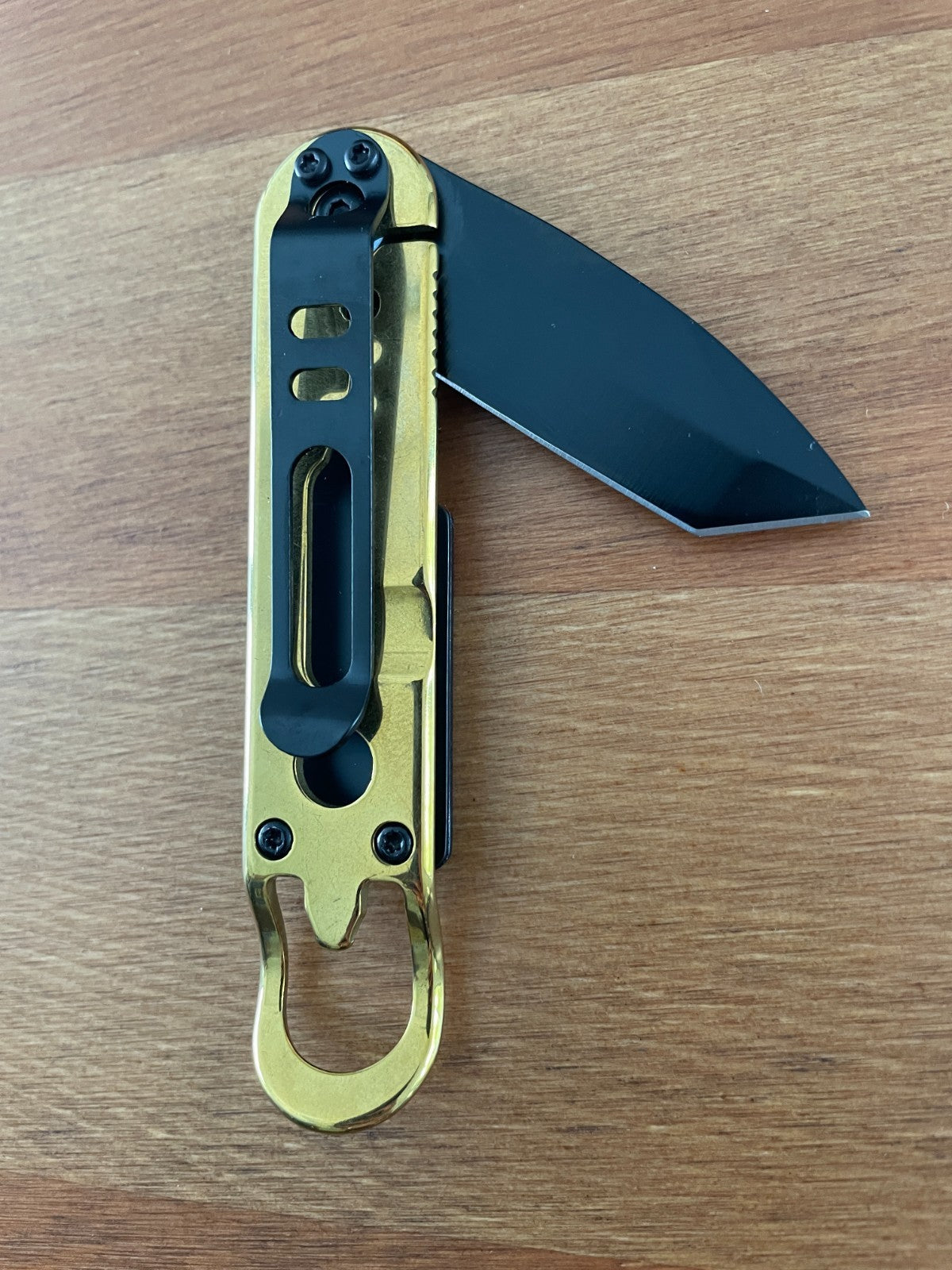 2.17" 420 Steel Oyster Pocket Knife Black-finished Aluminum Handle Bottle Opener
