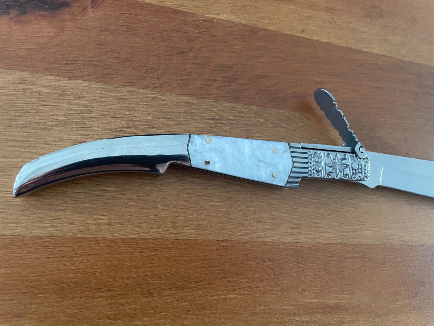5.1" Arabian Style Navaja with Ratchet Pocket Knife White Acrylic Scales - Spain