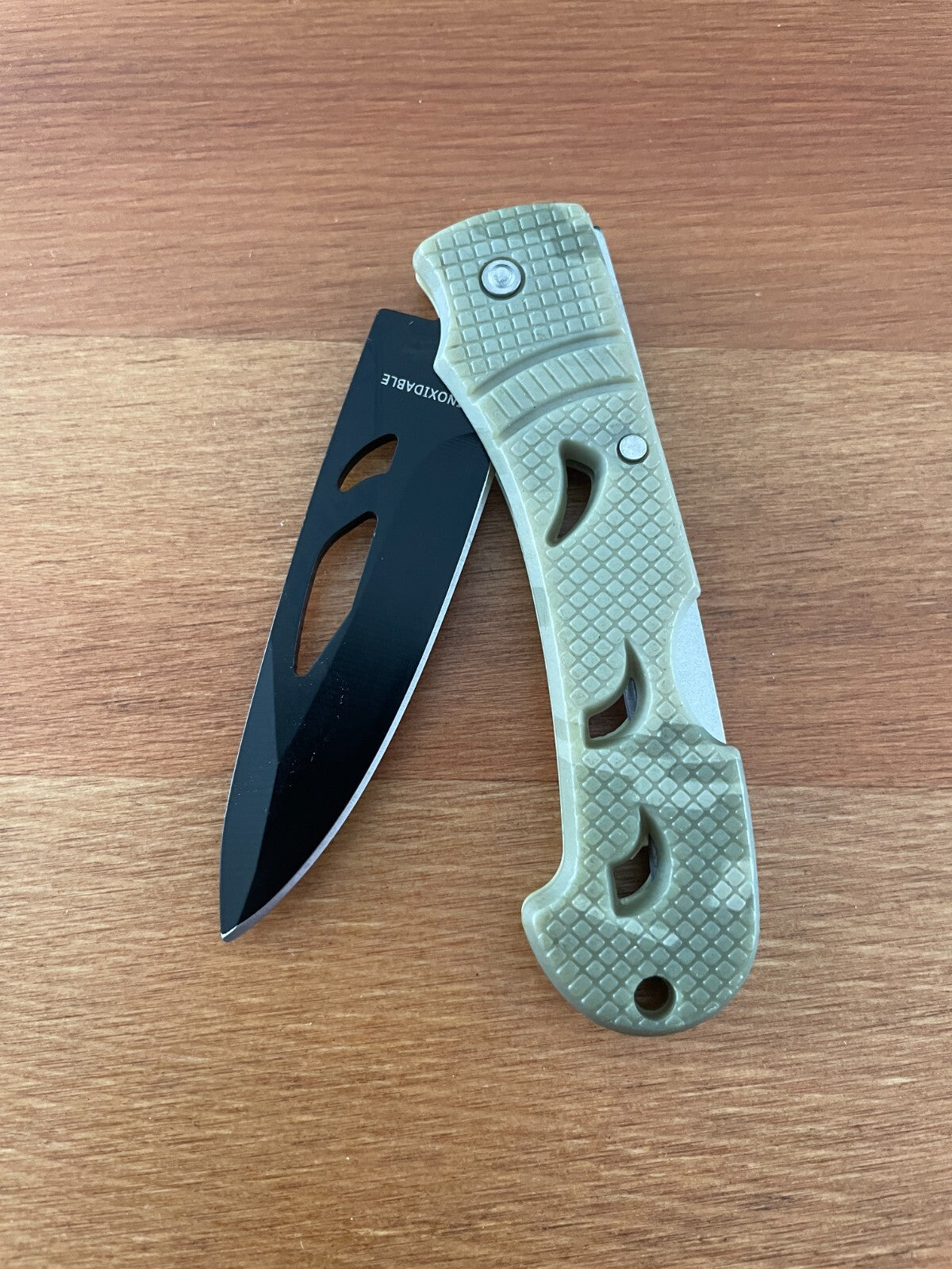 2.95" Lightweight Tactical Knife Black Blade Plastic Camouflage Handle - Spain