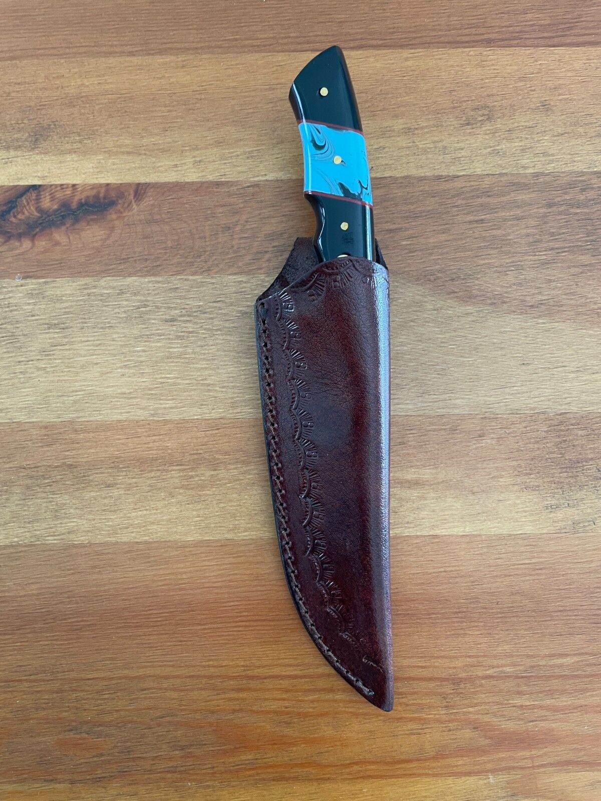 4.7 in. Damascus Steel Handmade Skinner Knife Bullhorn / Leather Sheath