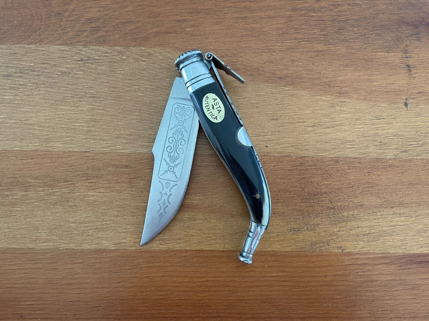 3.6" Classic Luxury Spanish Navaja with Decorated Blade and Bullhorn Scales