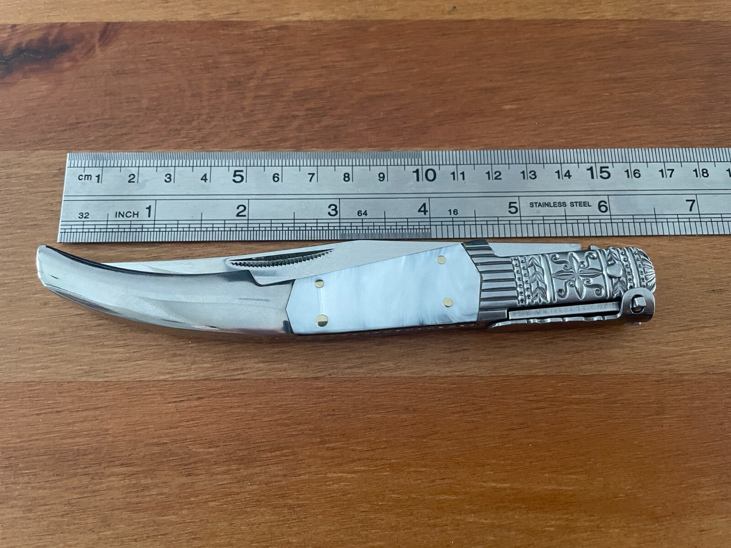 5.1" Arabian Style Navaja with Ratchet Pocket Knife White Acrylic Scales - Spain
