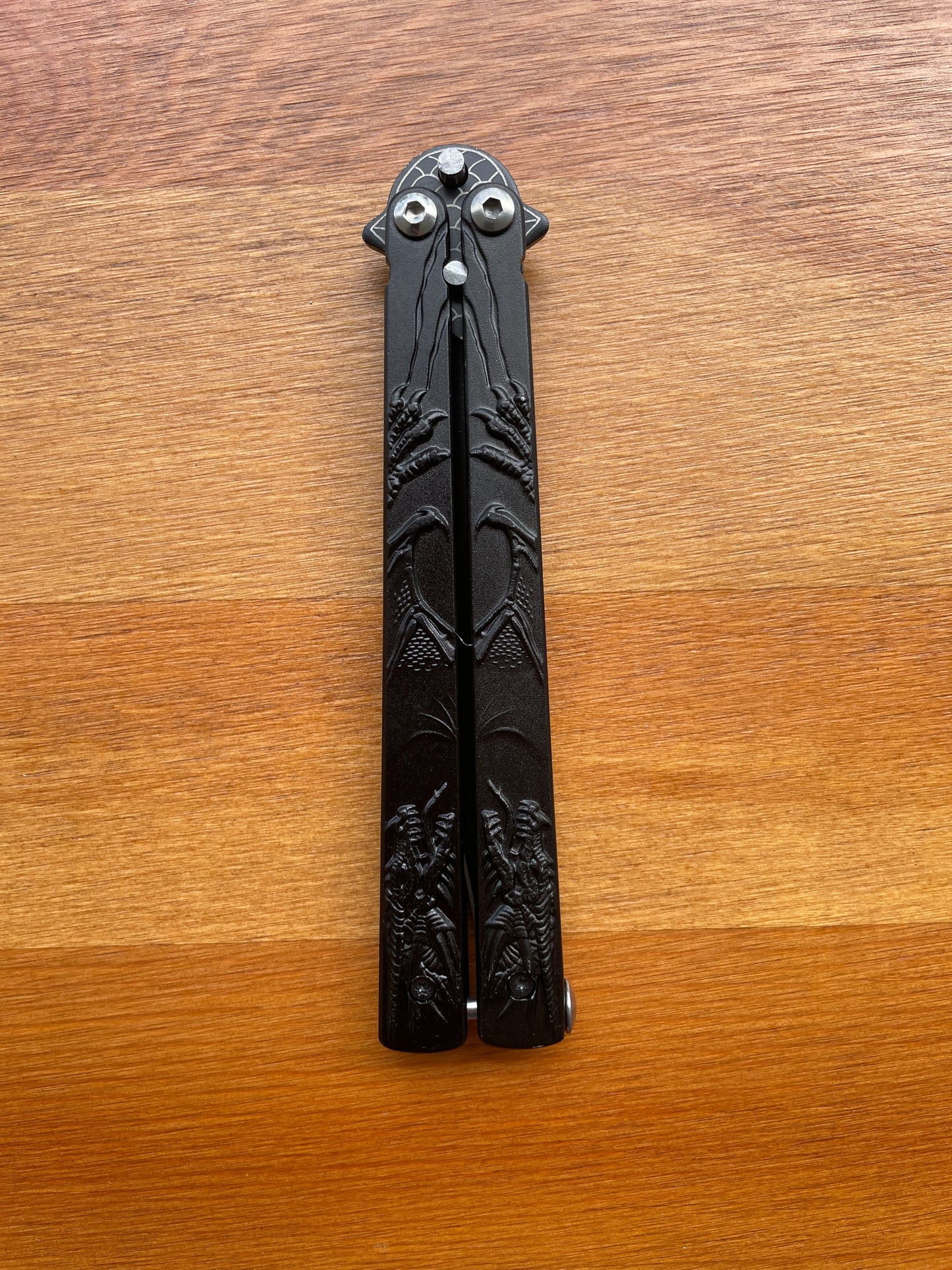 4.25" Black Finish Stainless Fan Folding Knife Dragon Decorated Handle