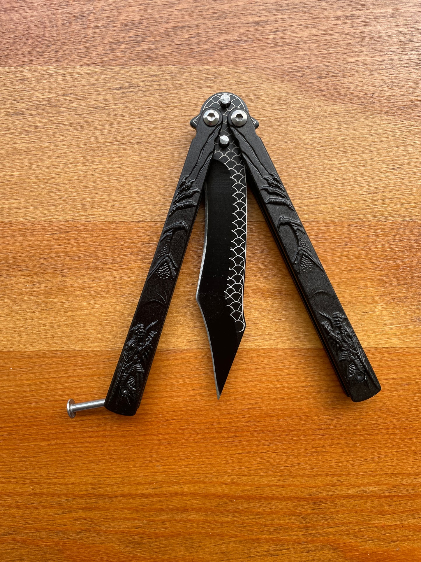 4.25" Black Finish Stainless Fan Folding Knife Dragon Decorated Handle