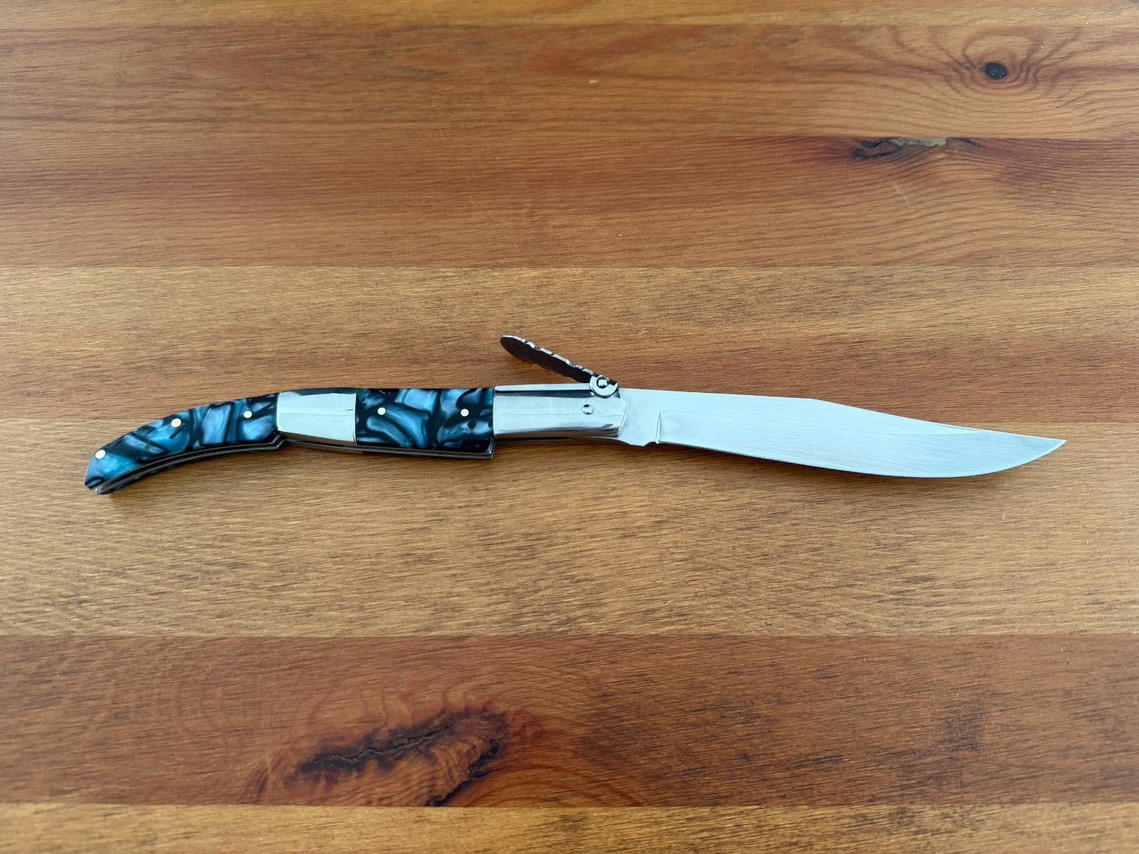 5.1" Arabian Style Navaja with Ratchet Pocket Knife Blue Acrylic Scales - Spain
