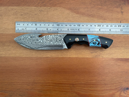 4.7 in. Damascus Steel Handmade Skinner Knife Bullhorn / Leather Sheath