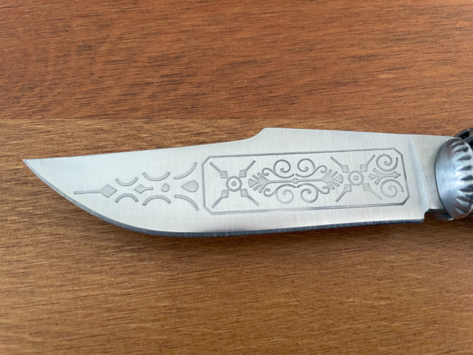 3.6" Classic Luxury Spanish Navaja with Decorated Blade and Bullhorn Scales