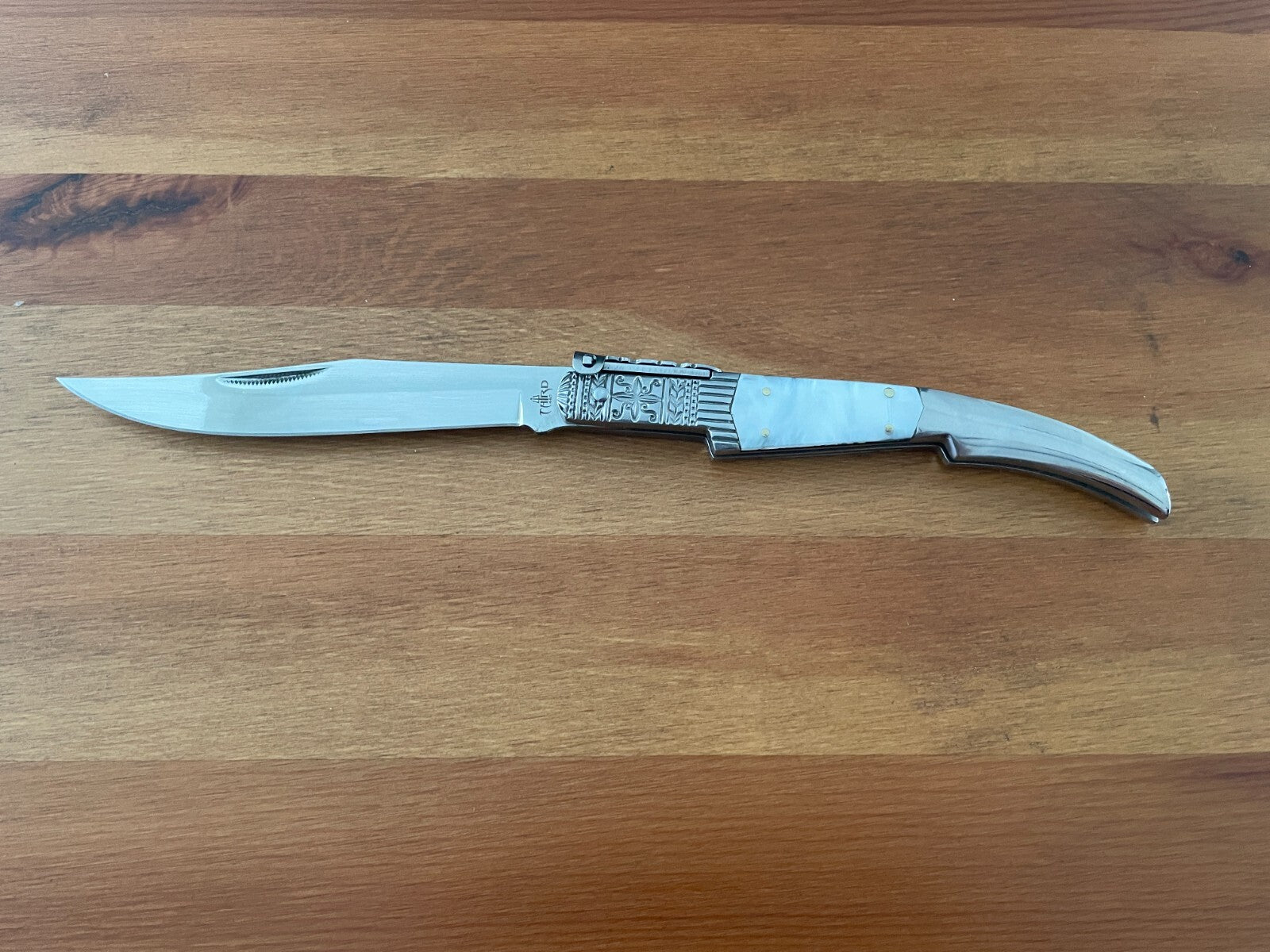 5.1" Arabian Style Navaja with Ratchet Pocket Knife White Acrylic Scales - Spain