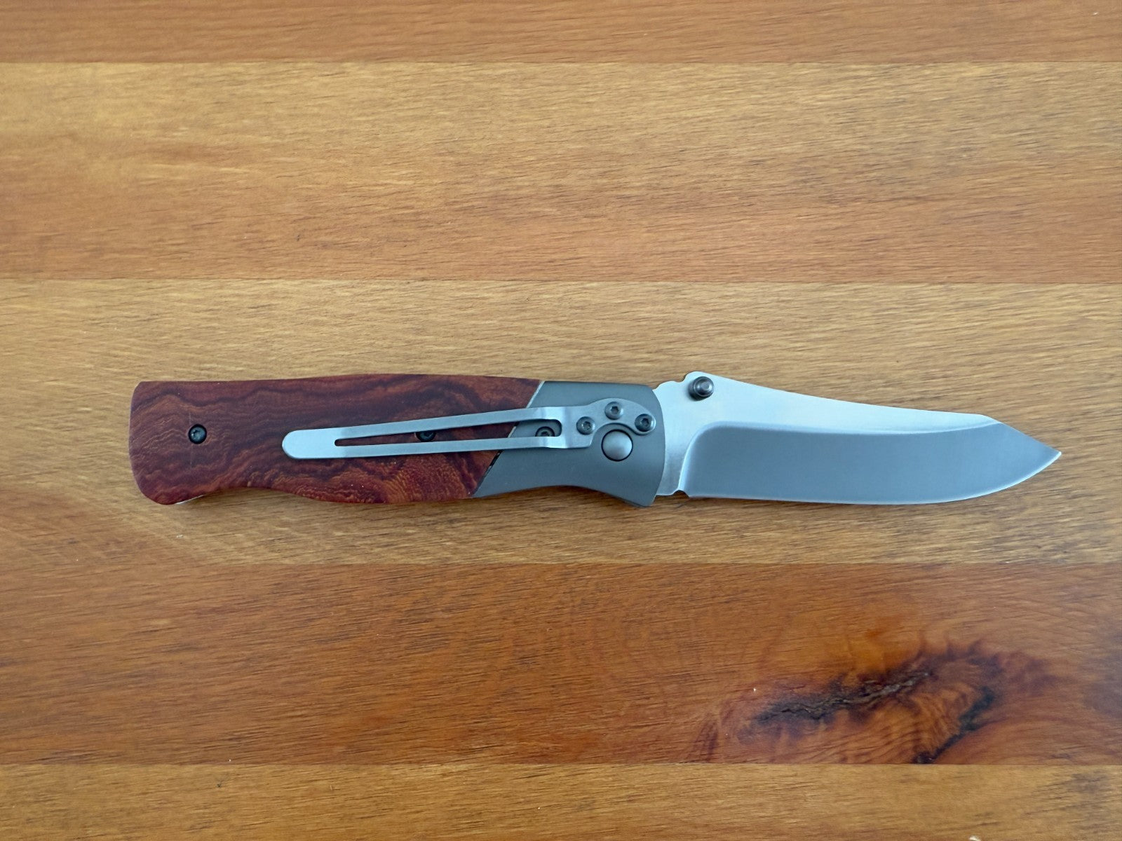 Folding Knife 8.5 cm (3.3 in) Titanium Coated Blade Wood Handle Liner Lock