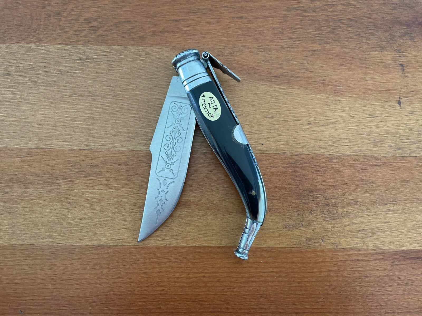 3.6" Classic Luxury Spanish Navaja with Decorated Blade and Bullhorn Scales